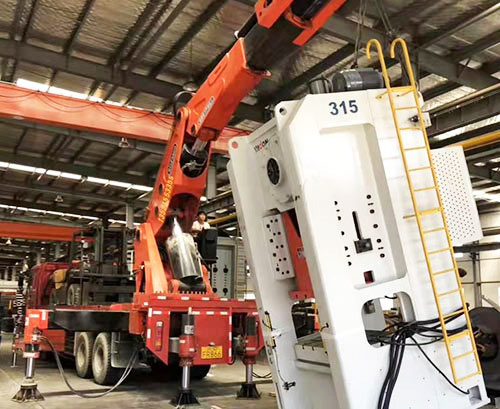 昆山附近随车吊出租，轻松解决运输难题