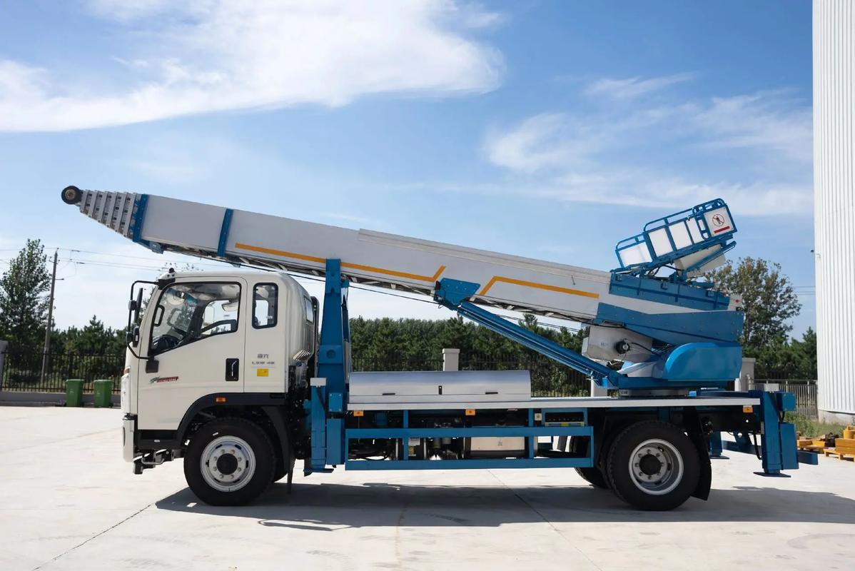 昆山云梯上料车租赁费用