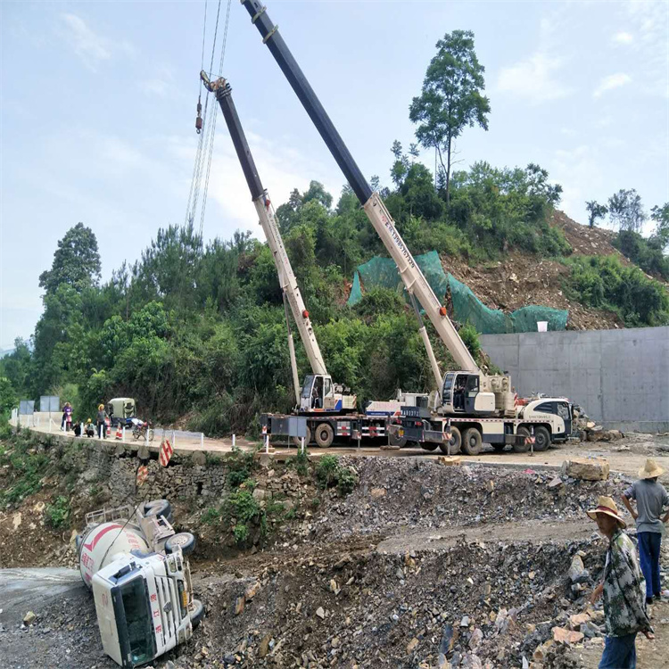 昆山汽车掉沟里叫吊车救援要多少钱