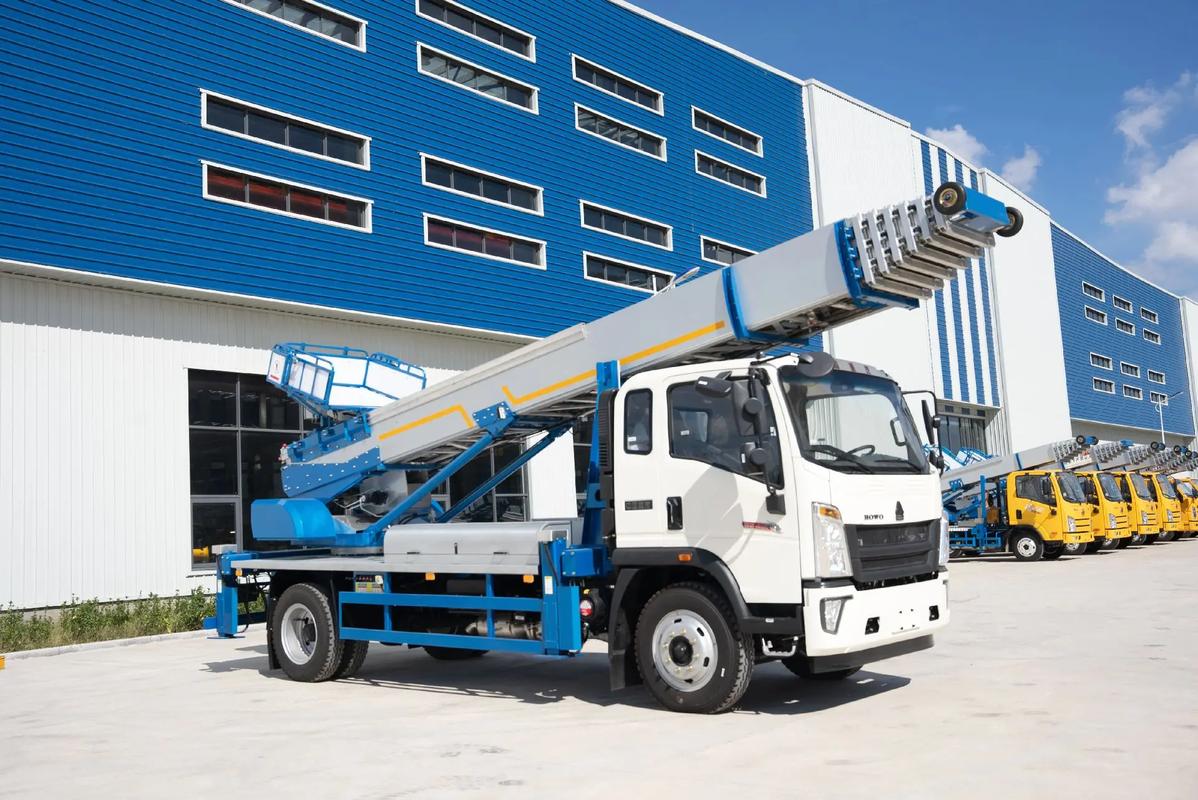 昆山出租云梯车高空作业车 建筑垃圾搬运